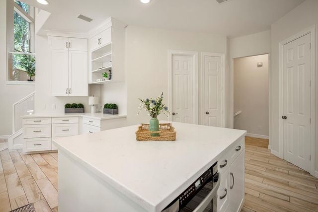 863 Plainwood Drive, Houston, TX 77079