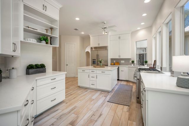 863 Plainwood Drive, Houston, TX 77079