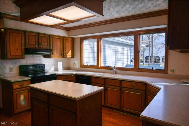 235 Bridgewater Circle, Hudson, OH 44236