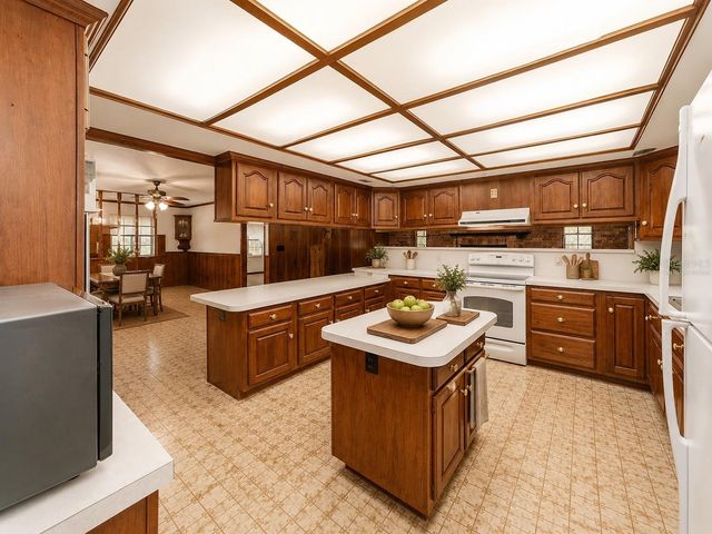 2285 W HIGHWAY 318, Citra, FL 32113