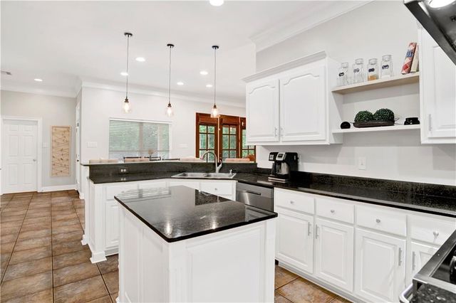 4000 Lakefront Drive W, Mobile, AL 36695