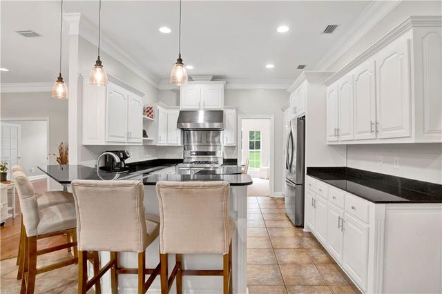 4000 Lakefront Drive W, Mobile, AL 36695