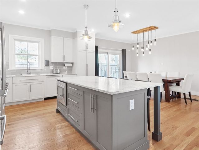 73-79 Auburn St 75, Newton, MA 02466