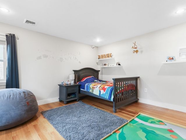 73-79 Auburn St 75, Newton, MA 02466