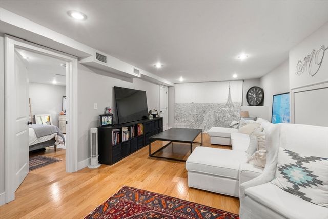 73-79 Auburn St 75, Newton, MA 02466