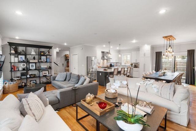 73-79 Auburn St 75, Newton, MA 02466