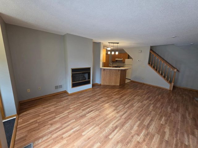 1795 Donegal Drive 3, Woodbury, MN 55125