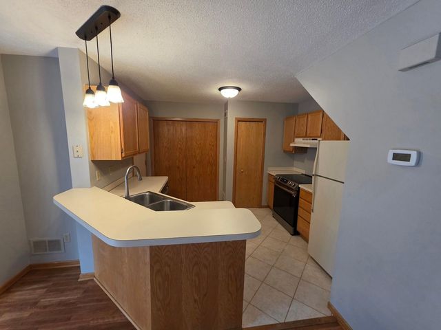 1795 Donegal Drive 3, Woodbury, MN 55125