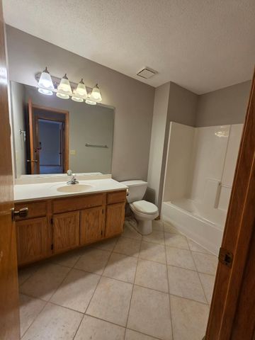 1795 Donegal Drive 3, Woodbury, MN 55125