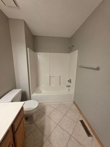 1795 Donegal Drive 3, Woodbury, MN 55125