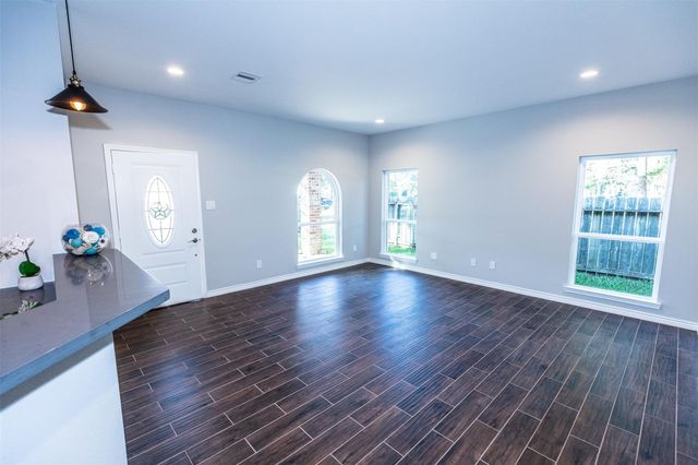 507 E Foley Street, Alvin, TX 77511