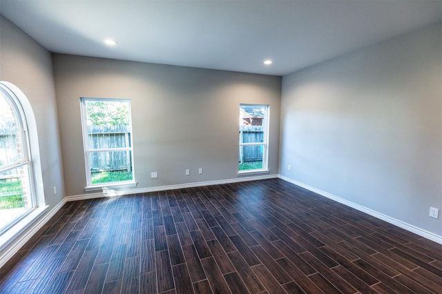 507 E Foley Street, Alvin, TX 77511
