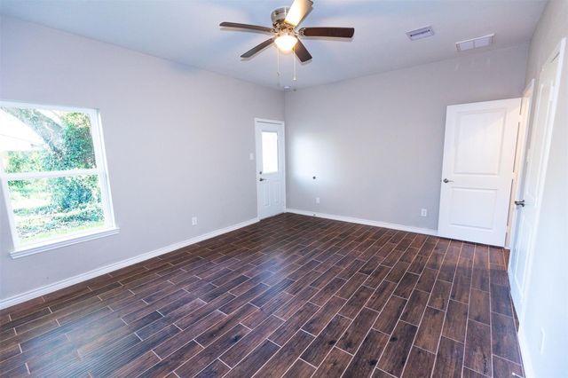 507 E Foley Street, Alvin, TX 77511