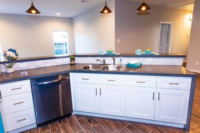 507 E Foley Street, Alvin, TX 77511