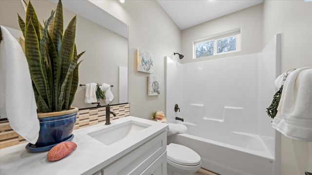 215622 E Sr 397, Kennewick, WA 99337