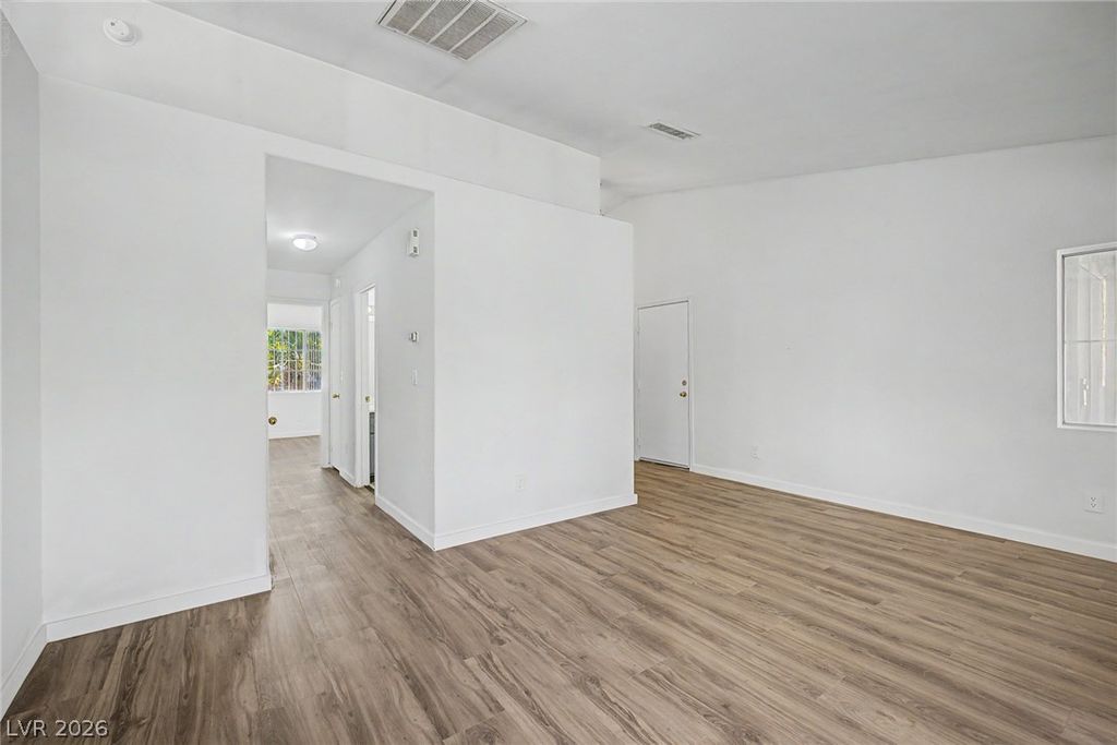 1704 Crystal Chimes Drive, Las Vegas, NV 89106 — photo 5
