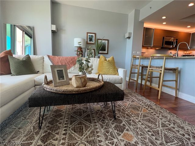 322 Karen Avenue 805, Las Vegas, NV 89109