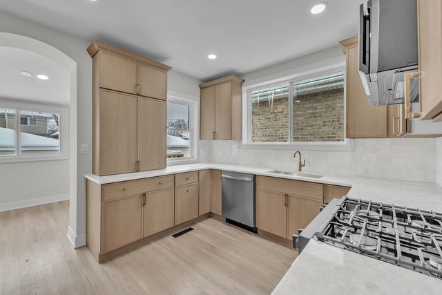 2513 Keystone Avenue, North Riverside, IL 60546