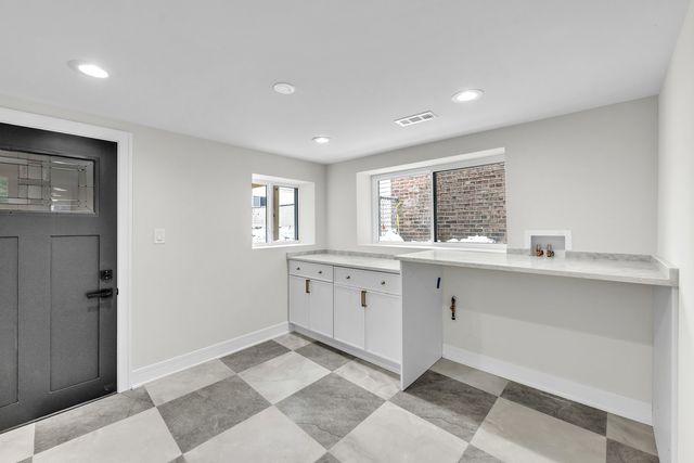 2513 Keystone Avenue, North Riverside, IL 60546