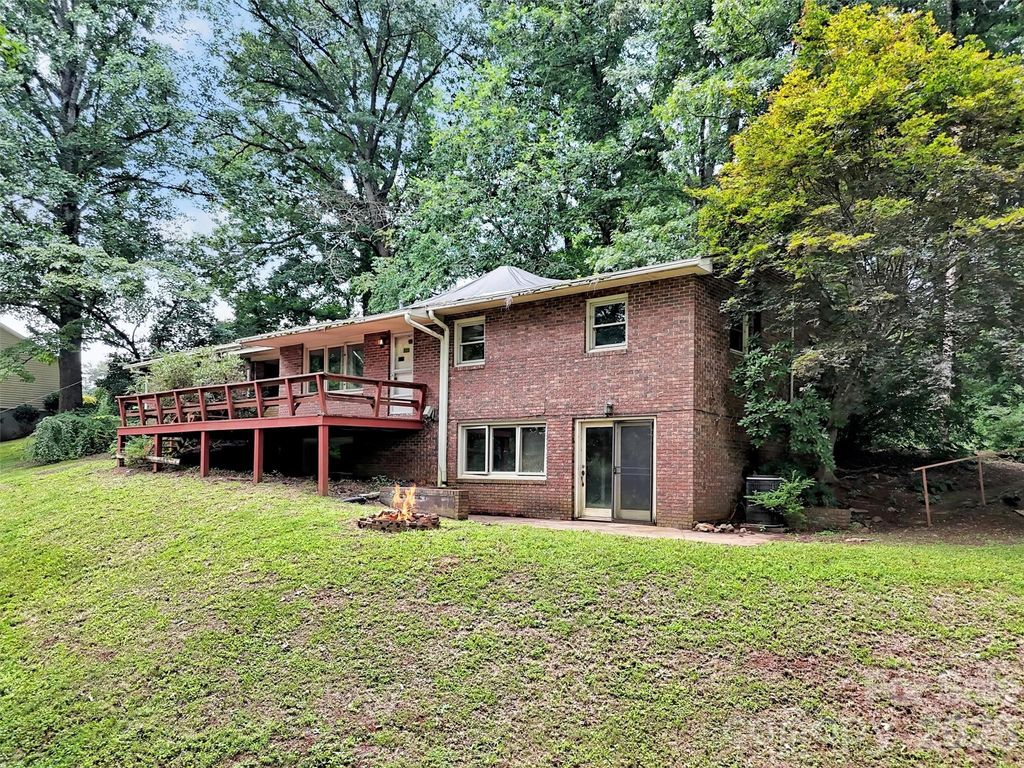 101 Cactus Loop, Sylva, NC 28779