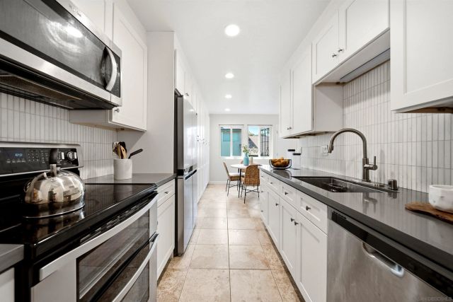 7828 Camino Raposa, San Diego, CA 92122