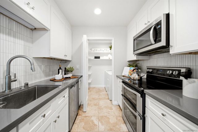 7828 Camino Raposa, San Diego, CA 92122