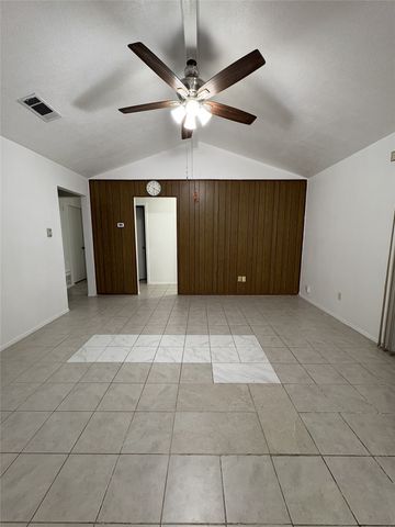 1812 Redwood Street, Arlington, TX 76014