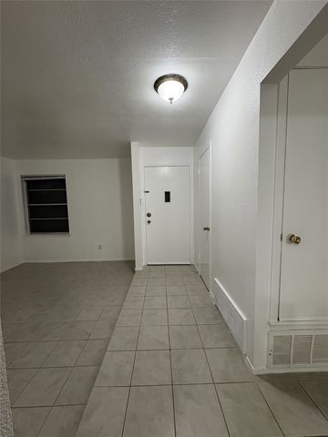 1812 Redwood Street, Arlington, TX 76014