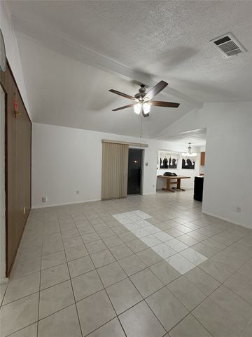 1812 Redwood Street, Arlington, TX 76014