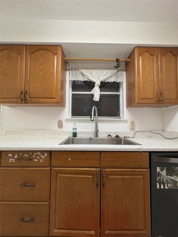 1812 Redwood Street, Arlington, TX 76014