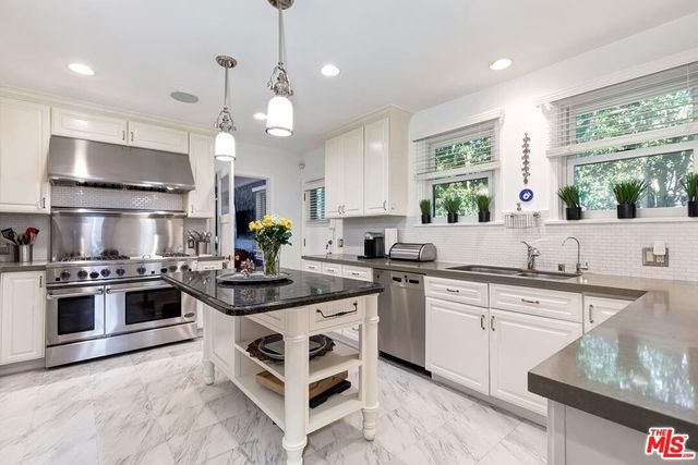 10575 Cushdon Avenue, Los Angeles, CA 90064