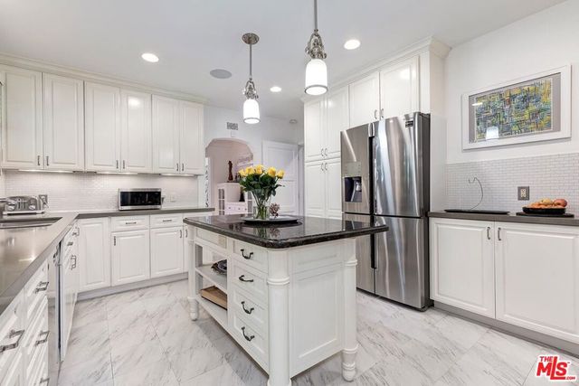 10575 Cushdon Avenue, Los Angeles, CA 90064