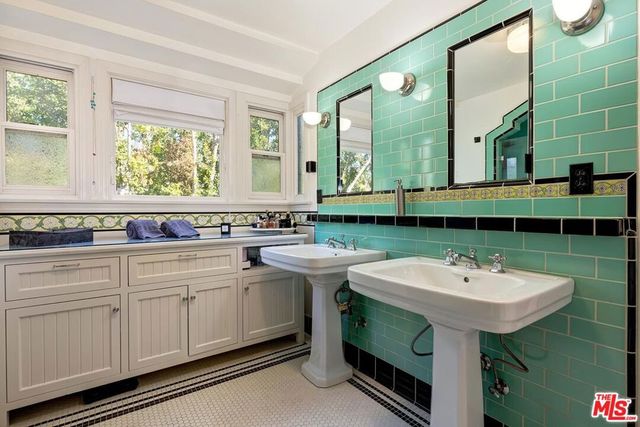 10575 Cushdon Avenue, Los Angeles, CA 90064