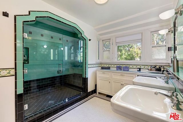 10575 Cushdon Avenue, Los Angeles, CA 90064