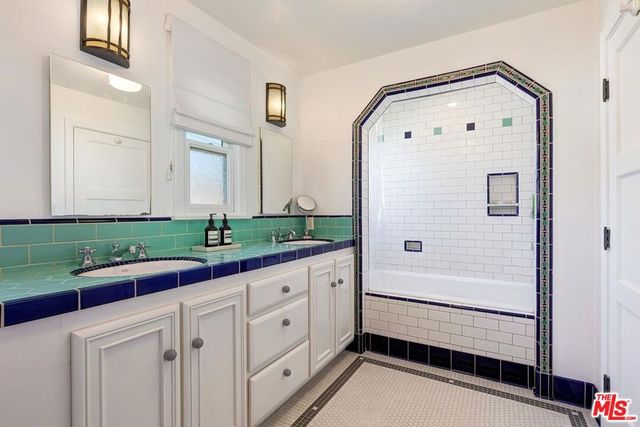 10575 Cushdon Avenue, Los Angeles, CA 90064