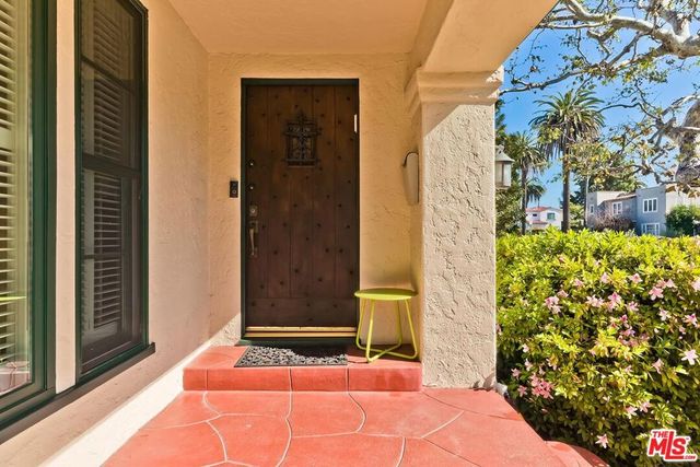 10575 Cushdon Avenue, Los Angeles, CA 90064