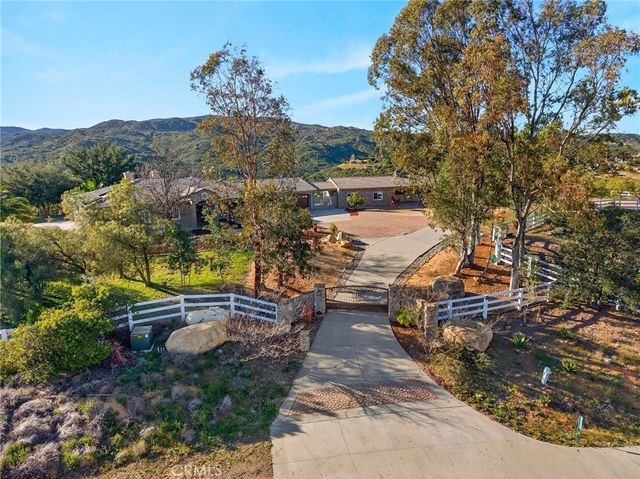 37527 La Encina Circle, Murrieta, CA 92562