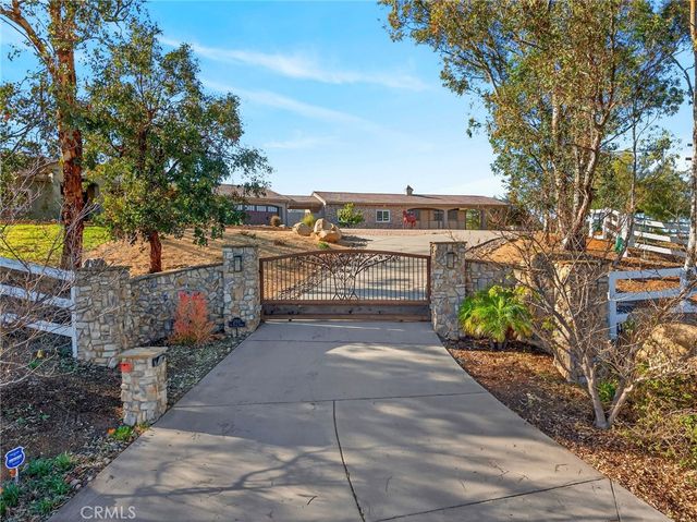 37527 La Encina Circle, Murrieta, CA 92562