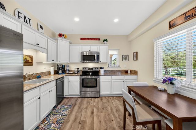 37527 La Encina Circle, Murrieta, CA 92562