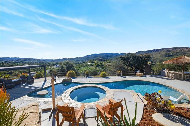 37527 La Encina Circle, Murrieta, CA 92562