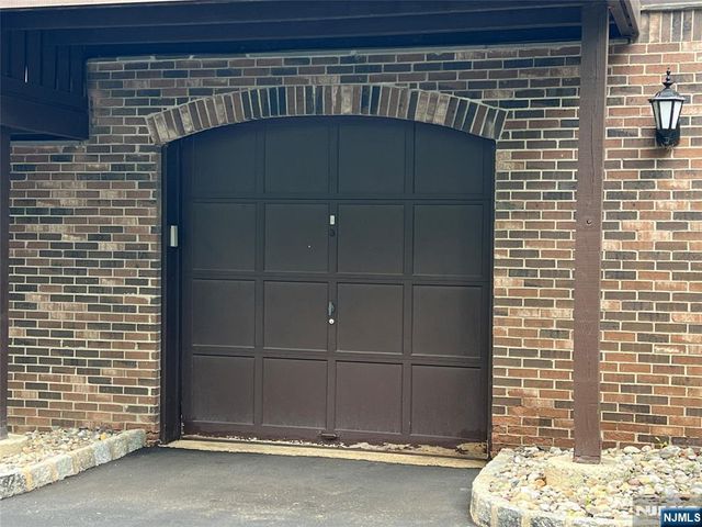 203 Mark Twain Way, Mahwah, NJ 07430