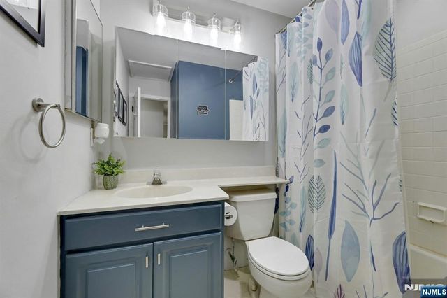 203 Mark Twain Way, Mahwah, NJ 07430