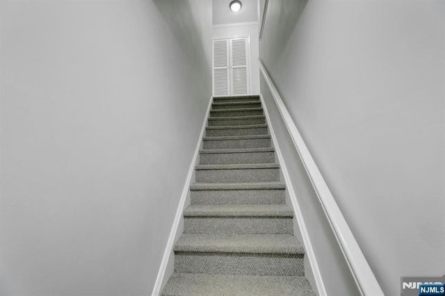 203 Mark Twain Way, Mahwah, NJ 07430