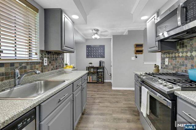 203 Mark Twain Way, Mahwah, NJ 07430