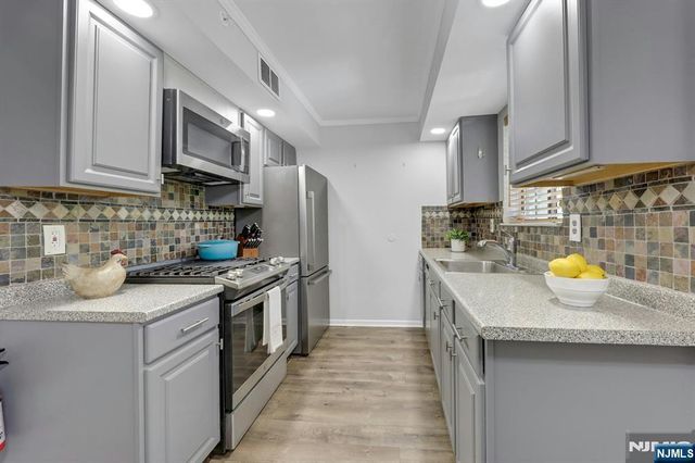 203 Mark Twain Way, Mahwah, NJ 07430