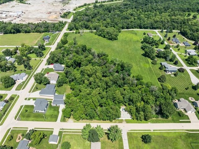 Maple Street, Robins, IA 52328