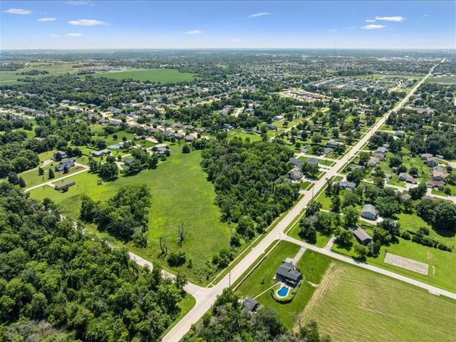 Maple Street, Robins, IA 52328