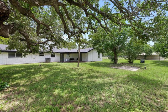100 Shady Oaks Lane, Somerville, TX 77879