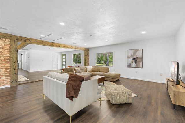 100 Shady Oaks Lane, Somerville, TX 77879