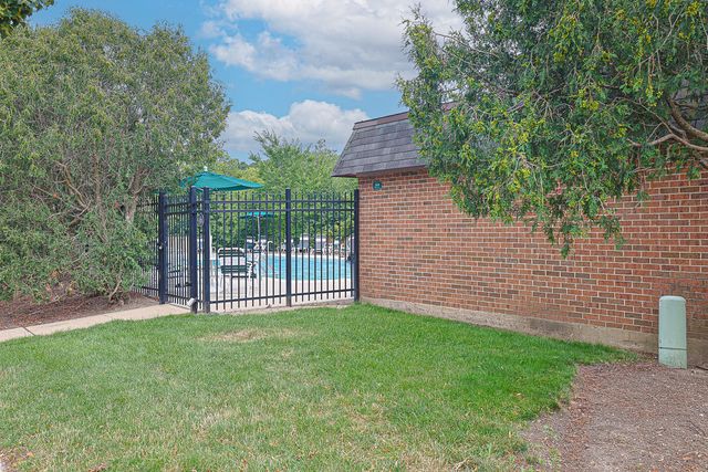 929 Buccaneer Drive 2, Schaumburg, IL 60173